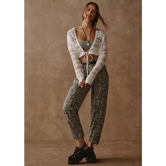 Anthropologie The Camden Utility Barrel Cargo Trousers Pant Camo Size 8 - Picture 2 of 8